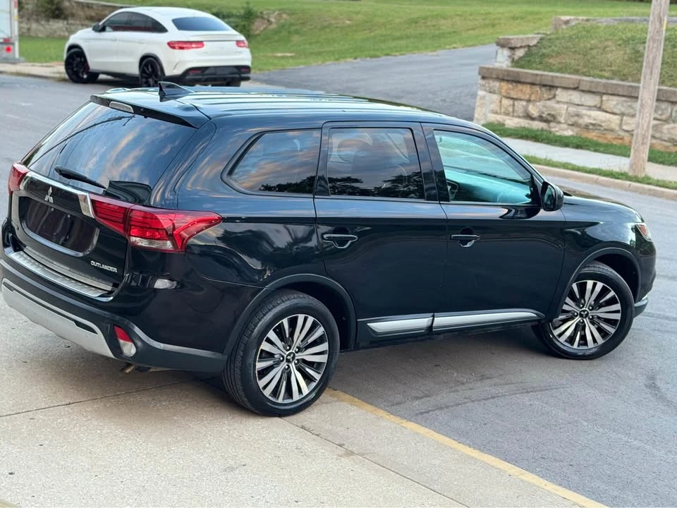 2019 Mitsubishi Outlander - Image 7 of 17
