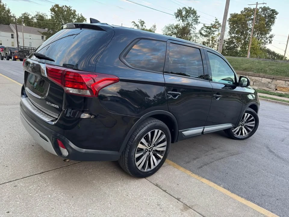 2019 Mitsubishi Outlander - Image 8 of 17