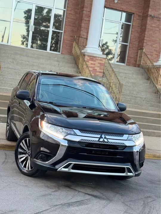 2019 Mitsubishi Outlander - Image 17 of 17