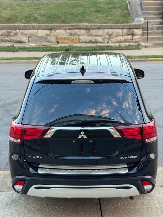 2019 Mitsubishi Outlander - Image 5 of 17