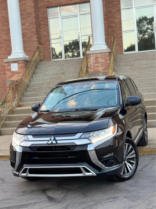 2019 Mitsubishi Outlander - Image 16 of 17