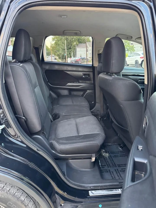 2019 Mitsubishi Outlander - Image 10 of 17
