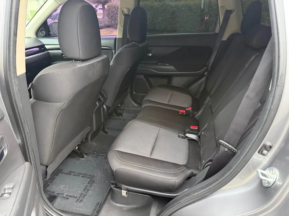 2019 Mitsubishi Outlander - Image 10 of 13