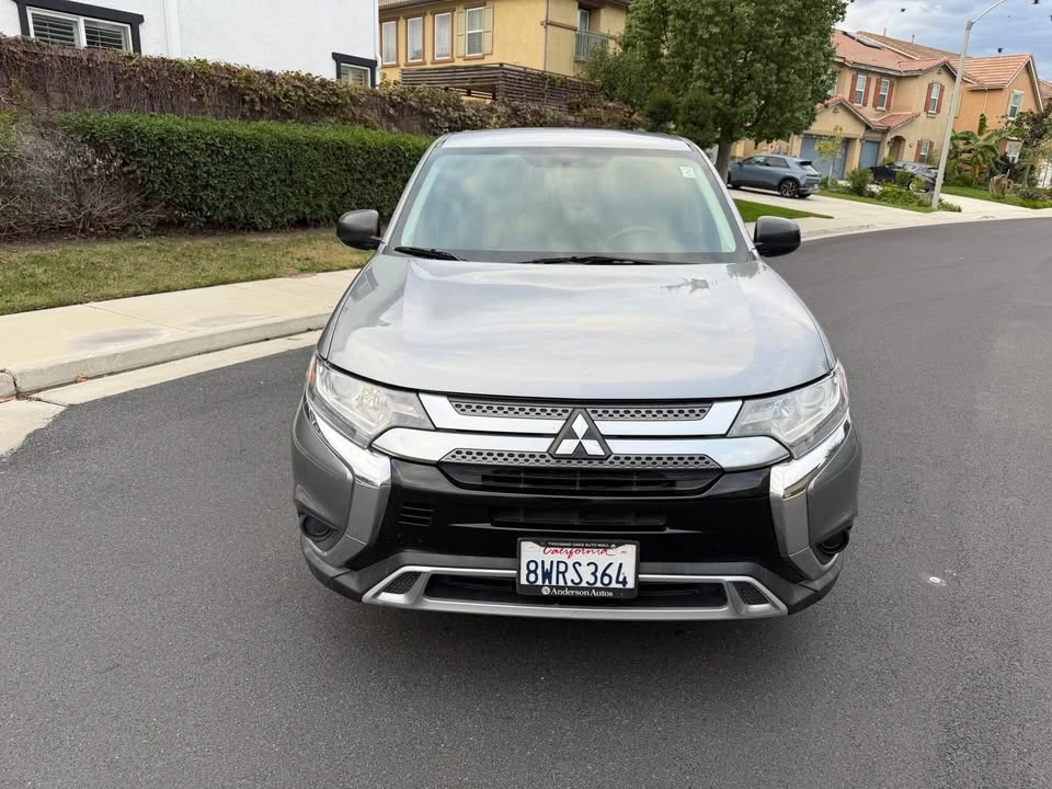 2019 Mitsubishi Outlander - Image 2 of 13