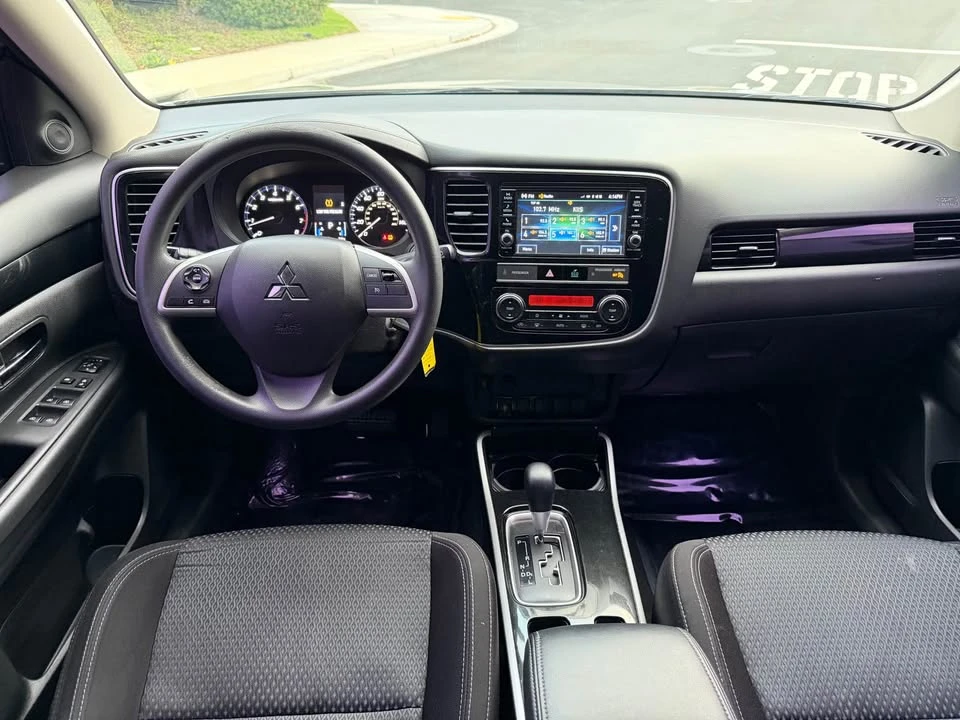 2019 Mitsubishi Outlander - Image 10 of 13