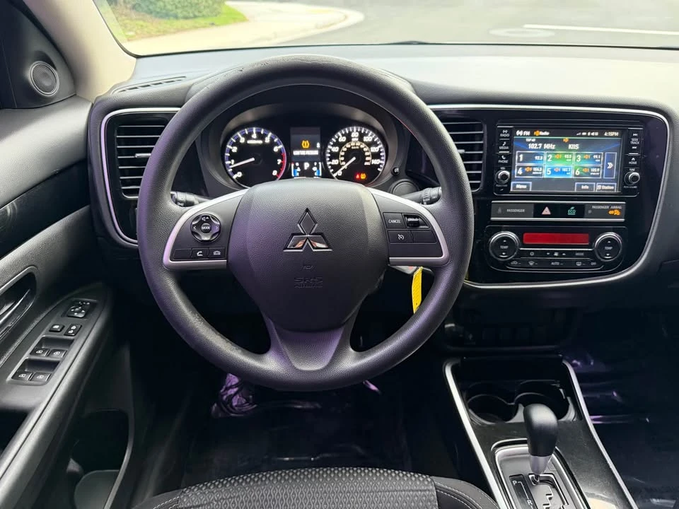 2019 Mitsubishi Outlander - Image 8 of 13