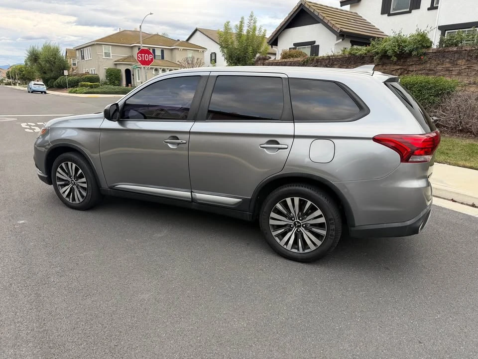 2019 Mitsubishi Outlander - Image 3 of 13