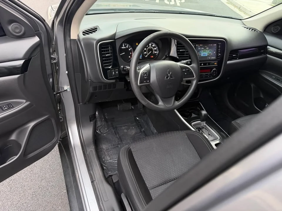 2019 Mitsubishi Outlander - Image 9 of 13