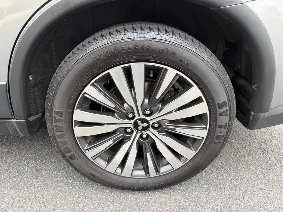 2019 Mitsubishi Outlander - Image 12 of 13