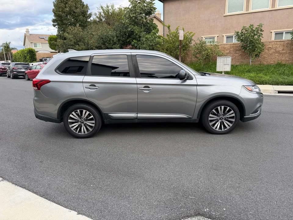 2019 Mitsubishi Outlander - Image 5 of 13