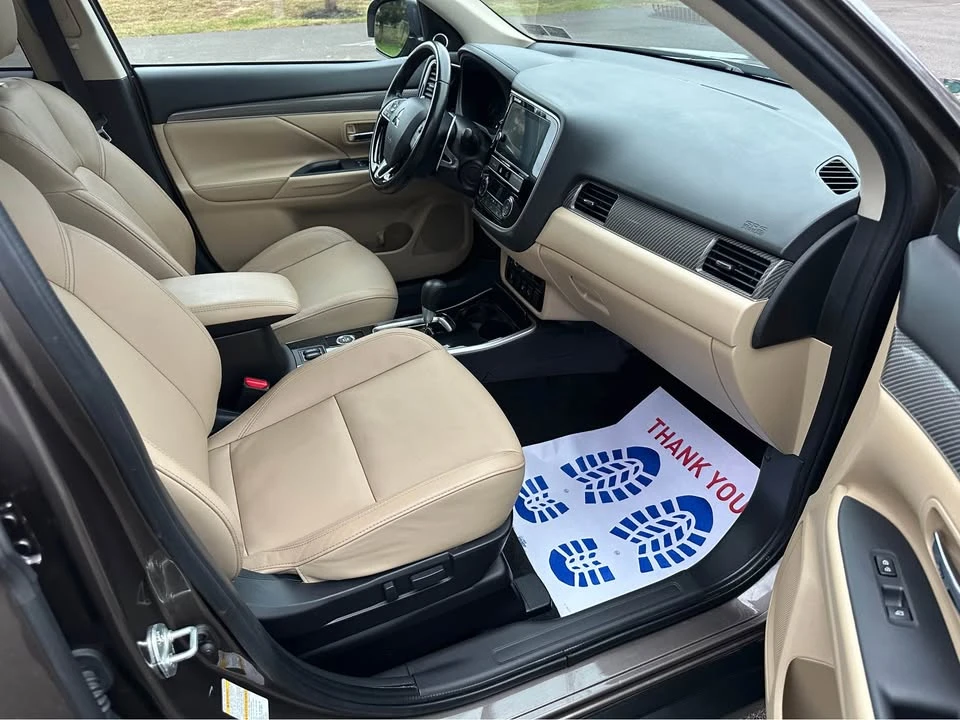 2019 Mitsubishi Outlander - Image 13 of 20