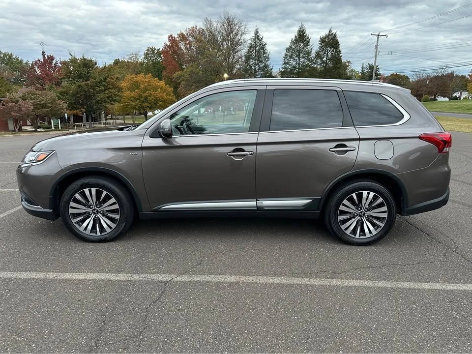 2019 Mitsubishi Outlander - Image 3 of 20