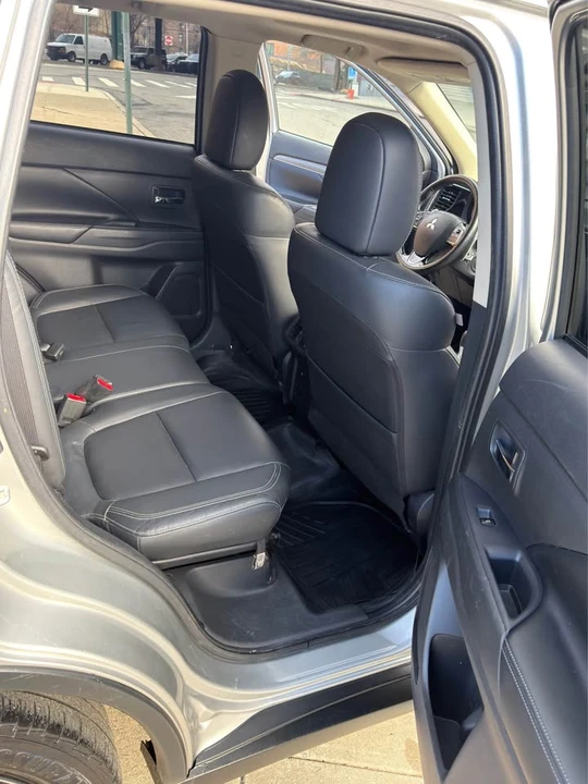 2019 Mitsubishi Outlander - Image 15 of 20