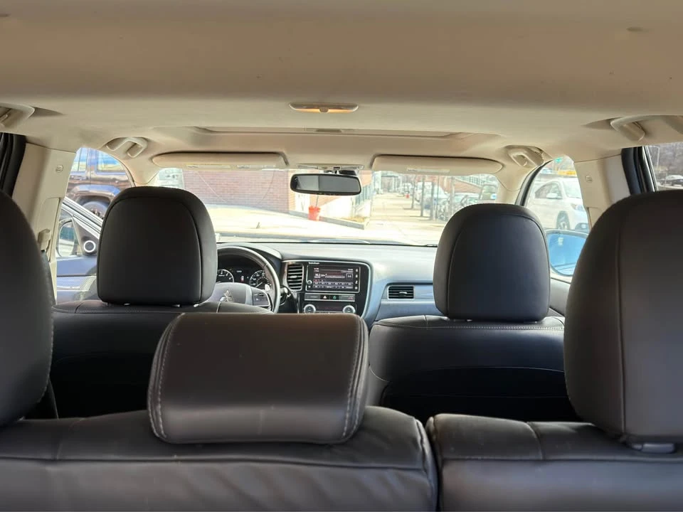 2019 Mitsubishi Outlander - Image 17 of 20