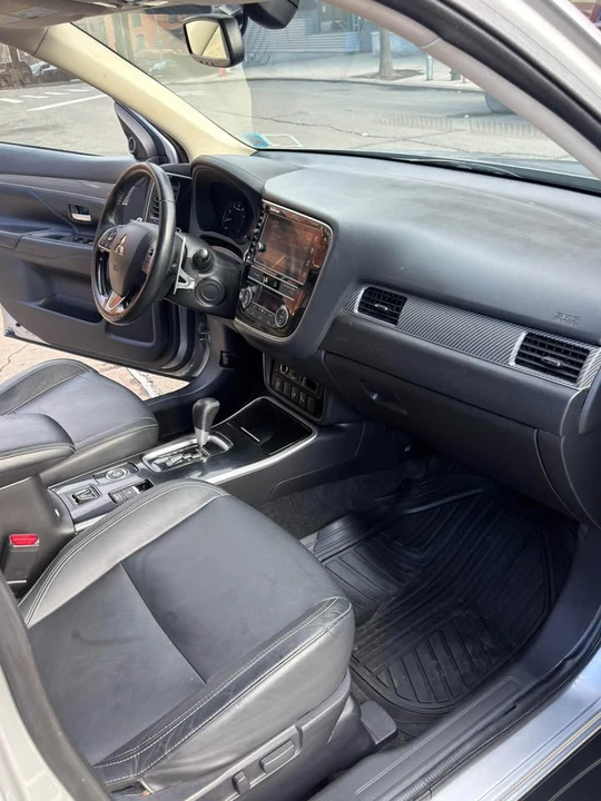 2019 Mitsubishi Outlander - Image 12 of 17