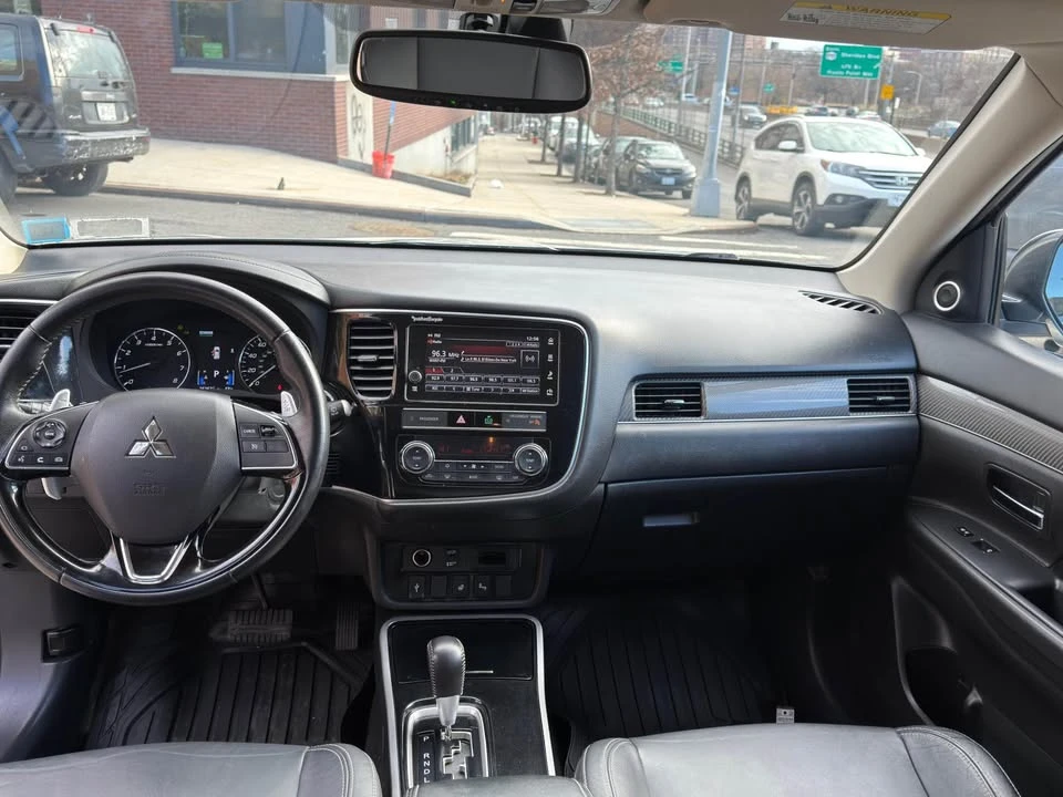 2019 Mitsubishi Outlander - Image 8 of 17