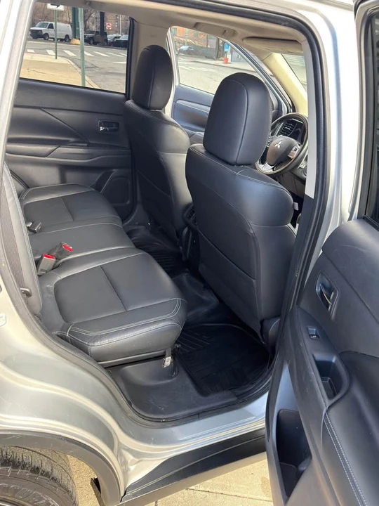 2019 Mitsubishi Outlander - Image 17 of 17