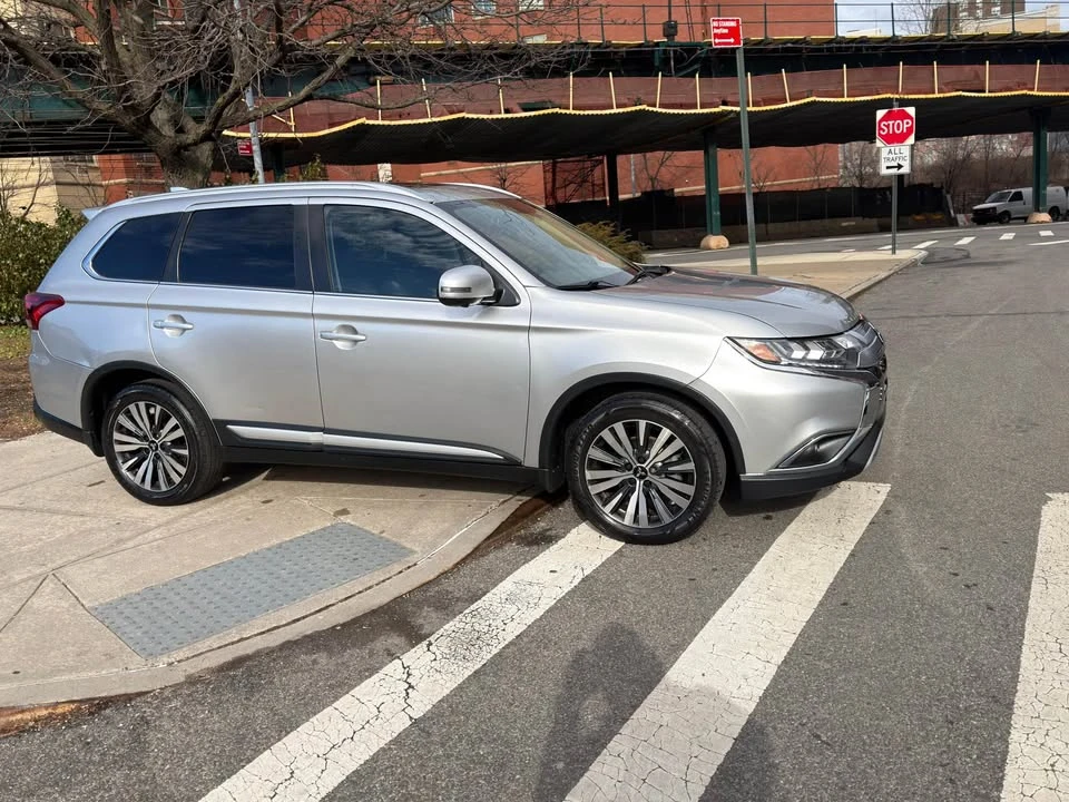 2019 Mitsubishi Outlander - Image 4 of 17
