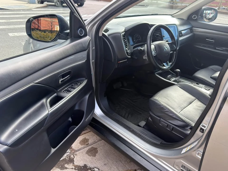 2019 Mitsubishi Outlander - Image 11 of 17