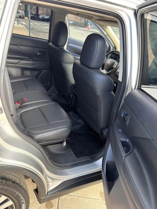 2019 Mitsubishi Outlander - Image 15 of 17