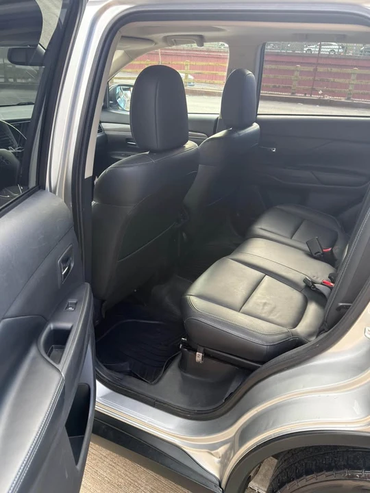 2019 Mitsubishi Outlander - Image 16 of 17