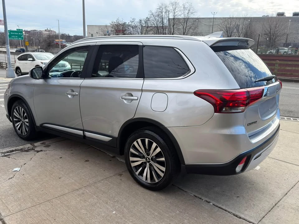2019 Mitsubishi Outlander - Image 3 of 17
