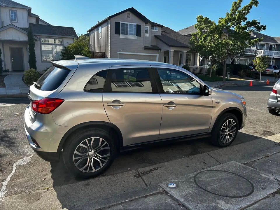 2019 Mitsubishi Outlander - Image 3 of 8