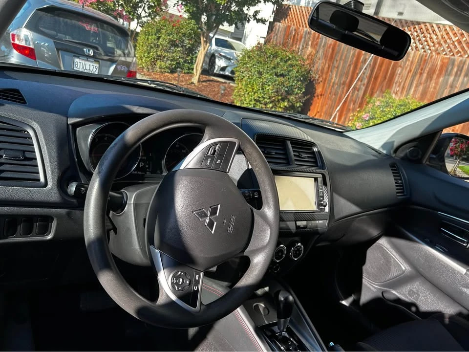 2019 Mitsubishi Outlander - Image 6 of 8