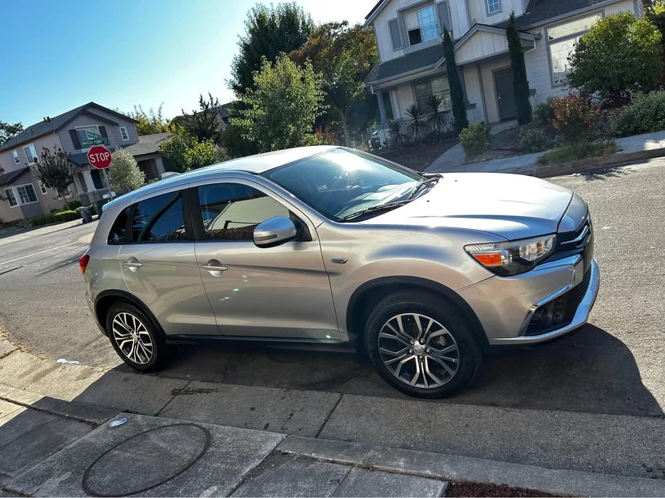 2019 Mitsubishi Outlander - Image 4 of 8