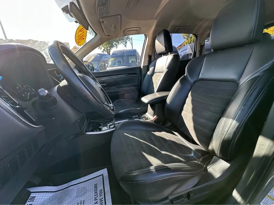 2019 Mitsubishi Outlander - Image 7 of 16