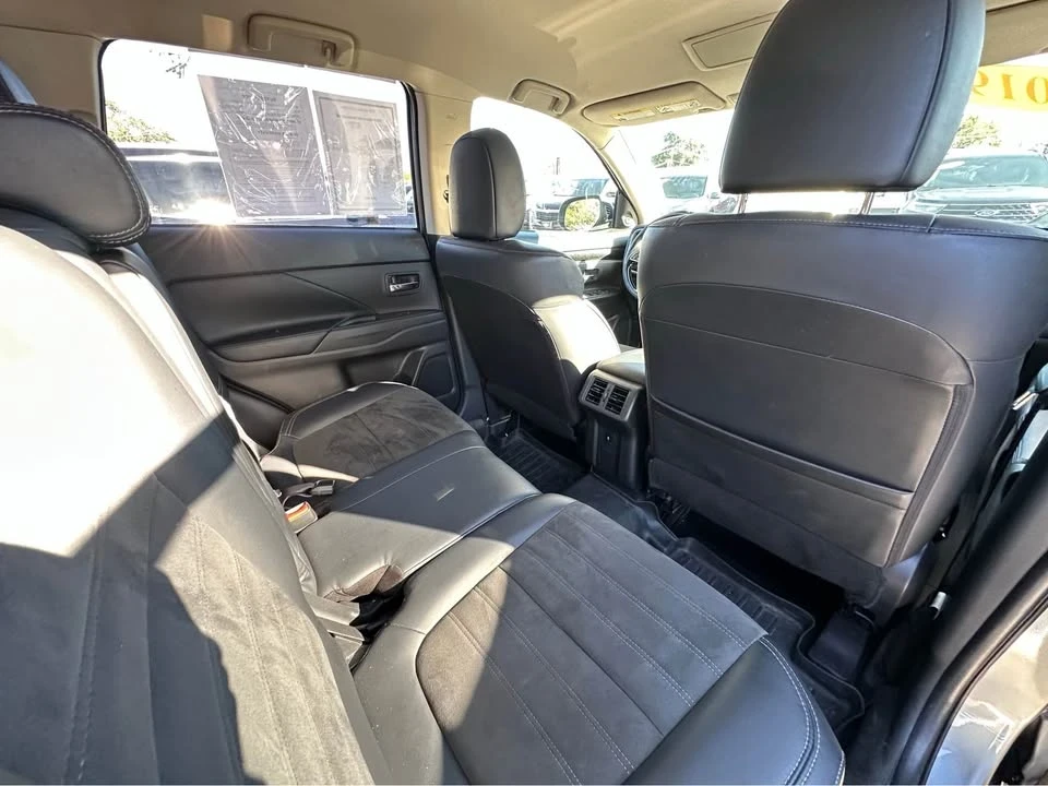 2019 Mitsubishi Outlander - Image 12 of 16