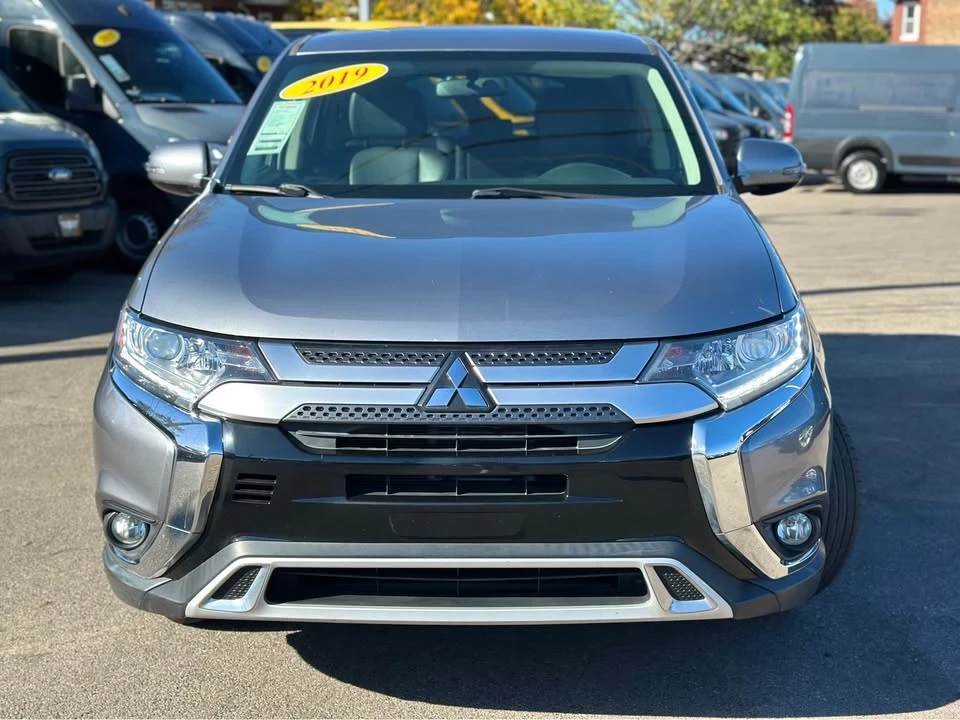 2019 Mitsubishi Outlander - Image 2 of 16