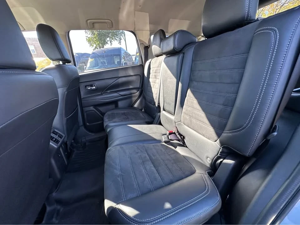 2019 Mitsubishi Outlander - Image 9 of 16