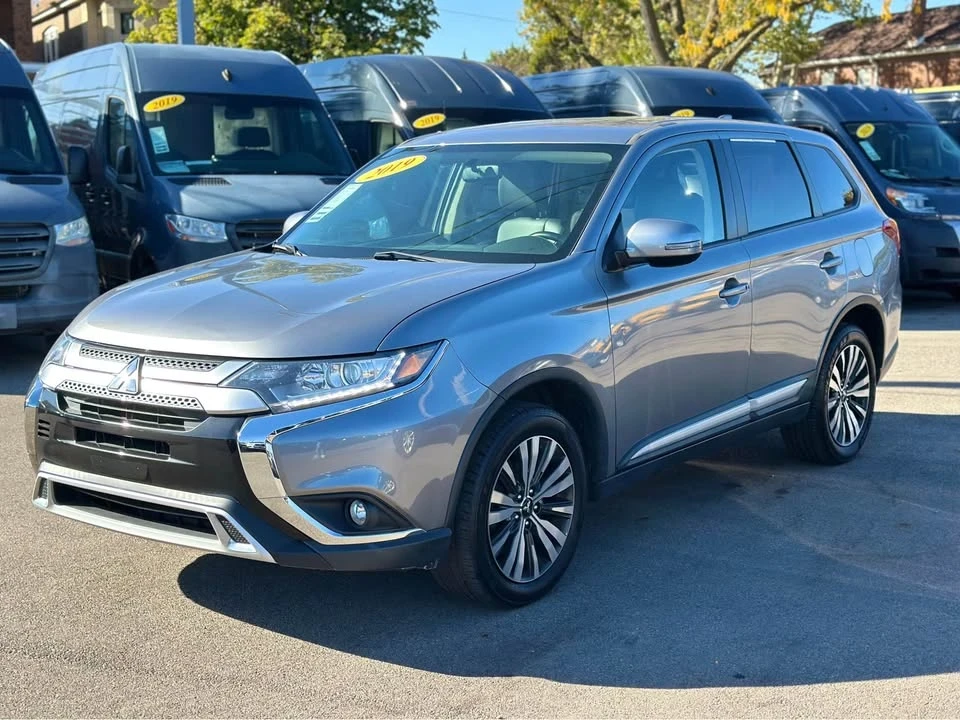 2019 Mitsubishi Outlander - Image 3 of 16