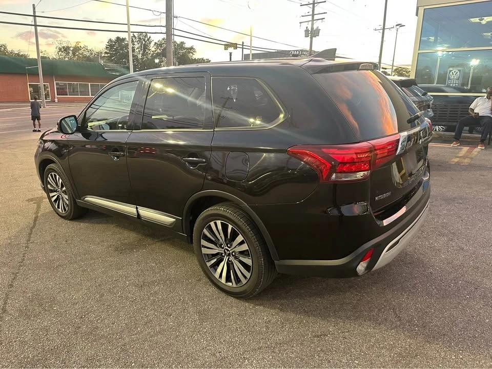 2019 Mitsubishi Outlander - Image 3 of 10
