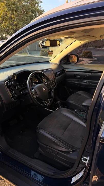 2019 Mitsubishi Outlander - Image 6 of 17