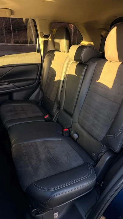 2019 Mitsubishi Outlander - Image 9 of 17