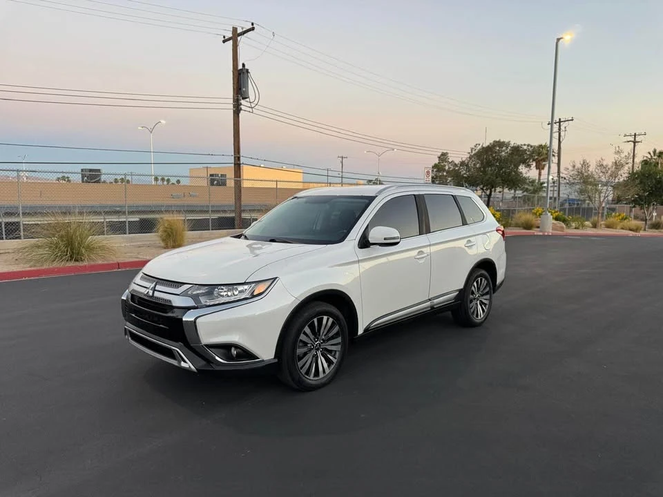2019 Mitsubishi Outlander - Image 2 of 12