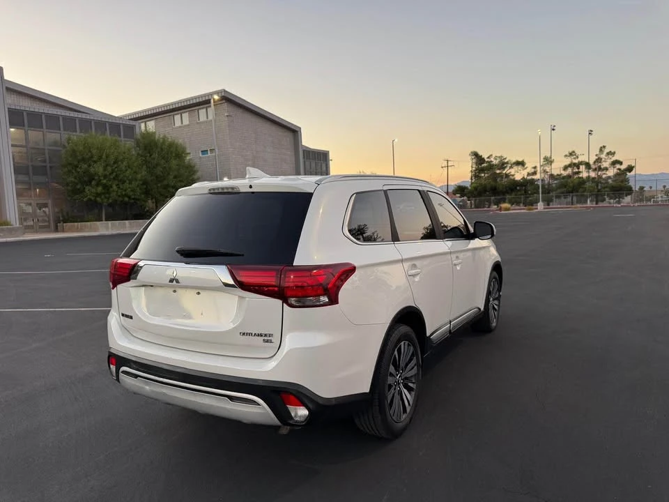 2019 Mitsubishi Outlander - Image 5 of 12