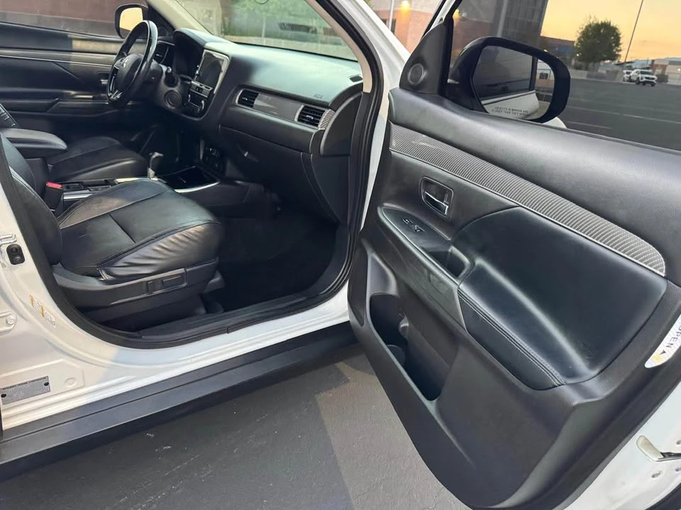 2019 Mitsubishi Outlander - Image 9 of 12