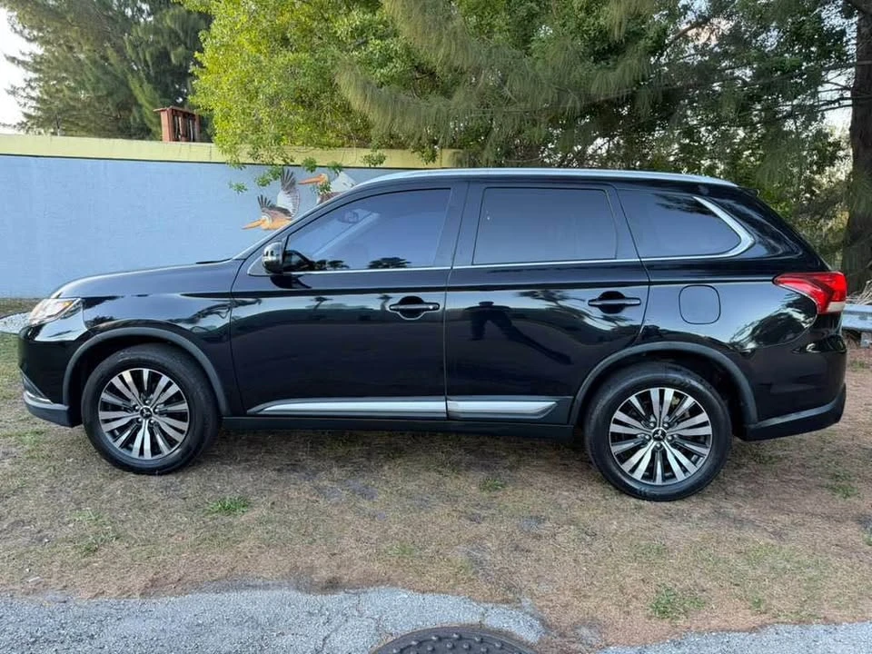 2019 Mitsubishi Outlander - Image 3 of 15