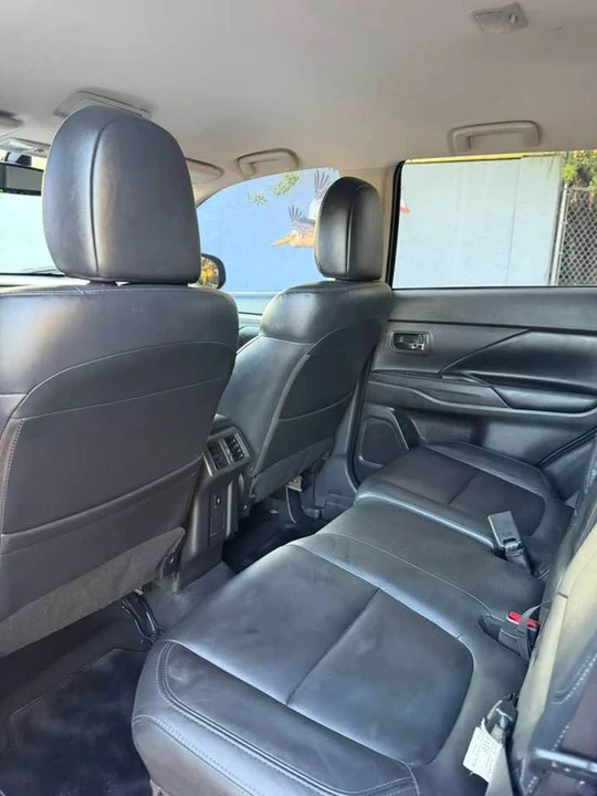 2019 Mitsubishi Outlander - Image 10 of 15