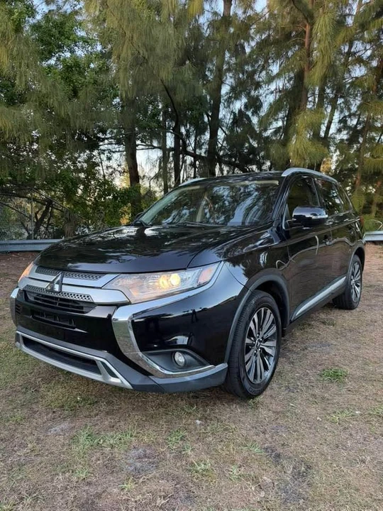 2019 Mitsubishi Outlander - Image 2 of 15