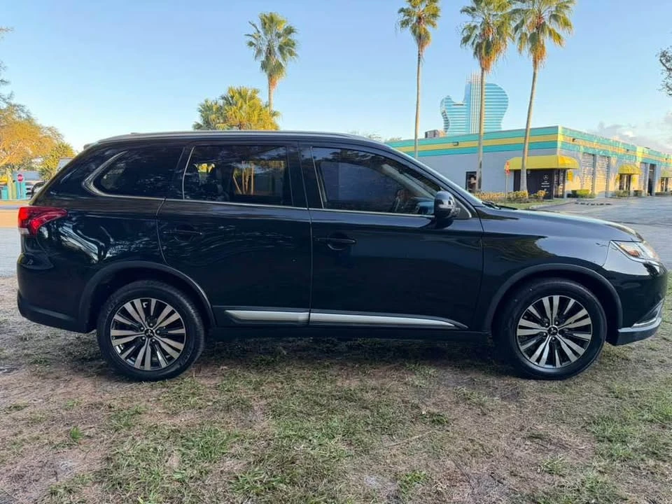2019 Mitsubishi Outlander - Image 4 of 15