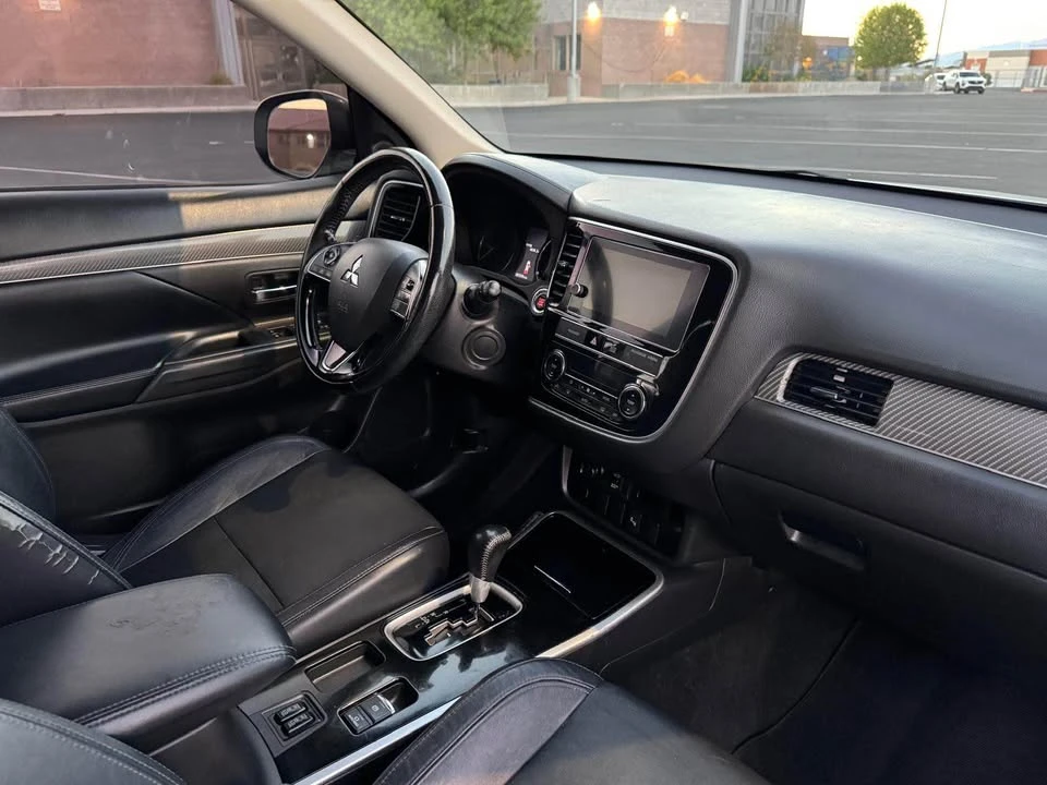 2019 Mitsubishi Outlander - Image 8 of 9