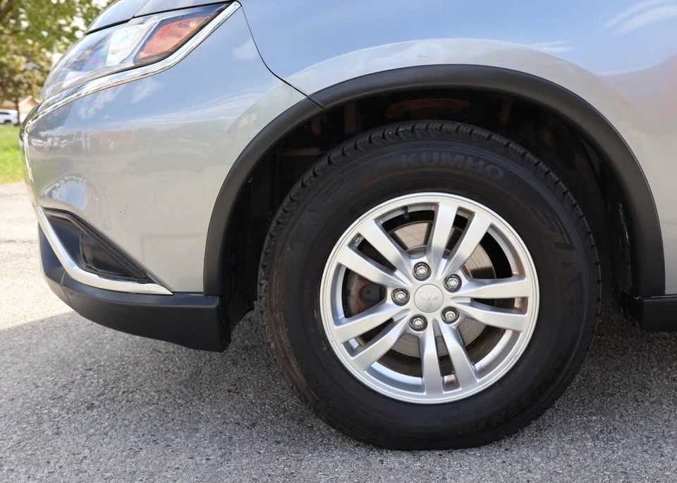 2019 Mitsubishi Outlander - Image 11 of 16