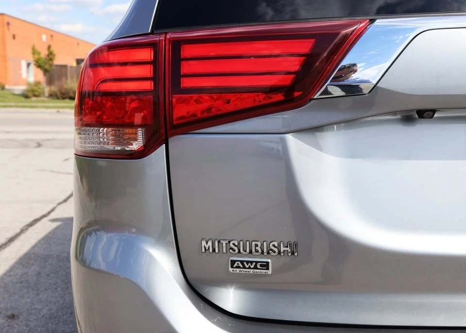 2019 Mitsubishi Outlander - Image 6 of 16