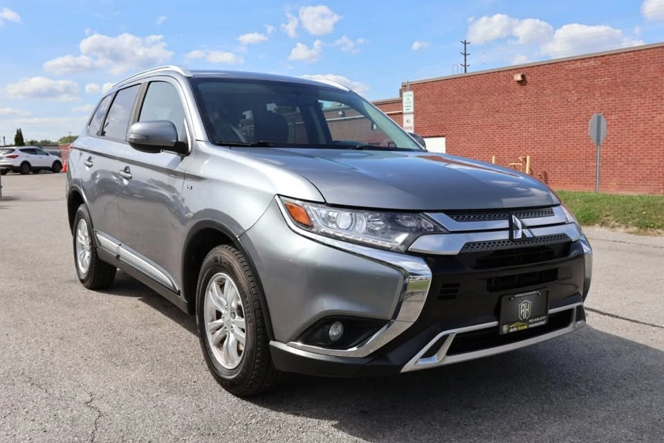 2019 Mitsubishi Outlander - Image 9 of 16