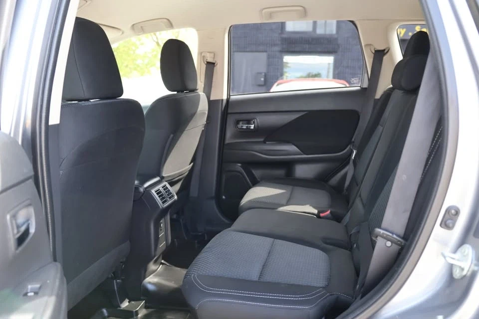 2019 Mitsubishi Outlander - Image 15 of 16