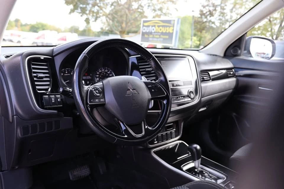 2019 Mitsubishi Outlander - Image 12 of 16